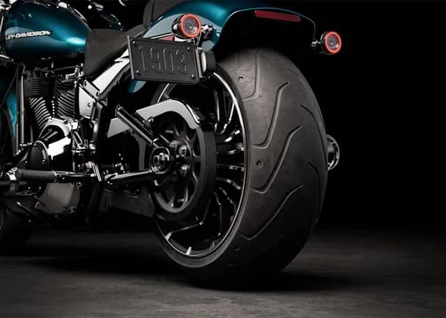 Boldly Profiled Rear Tire