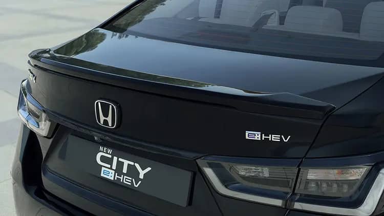 Sporty Trunk Lip Spoiler