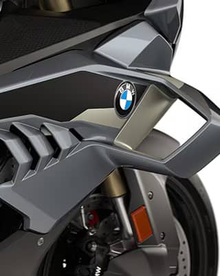 Aerodynamic Side Wind Deflector
