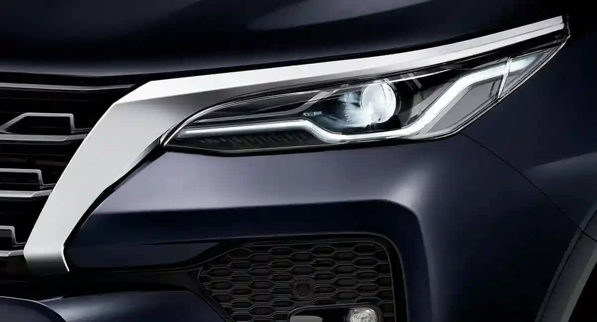 Headlamp+ Distinctive LED Line Guide