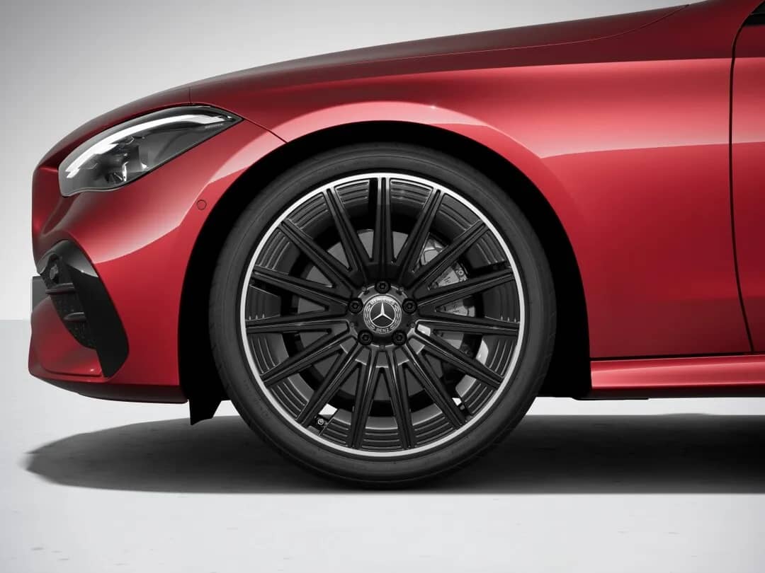 Braking system with larger brake discs on the front axle