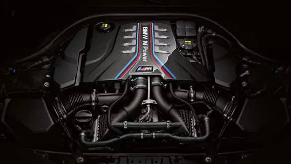 625 Hp high-performance M TwinPower Turbo 8-cylinder petrol engine.