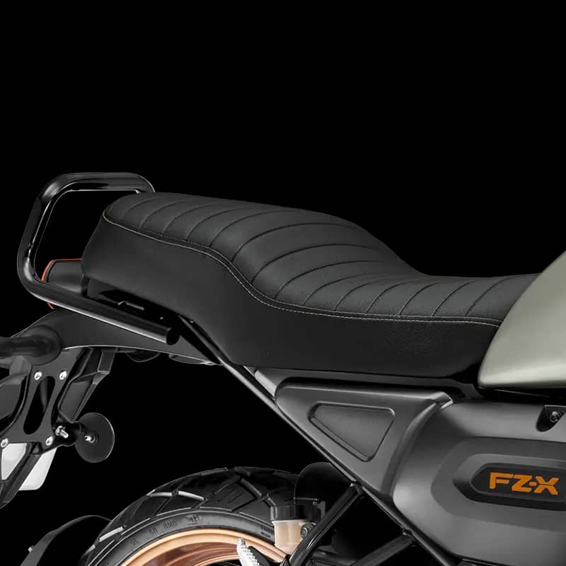 Two-level seat with tuck and roll
