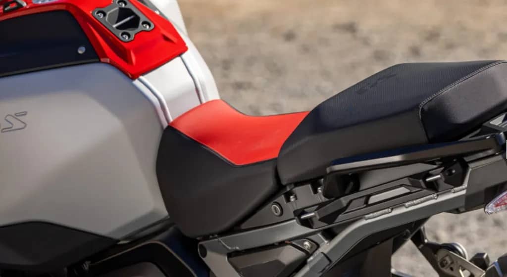Dual-Tone Split Seat with Integrated Fuel Tank