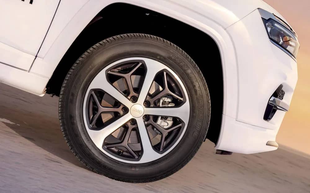 Dual-Tone Precision-Cut Alloy Wheel