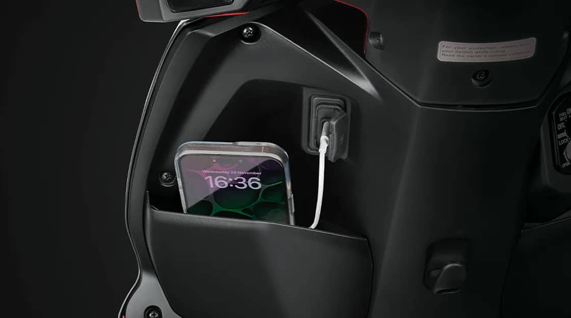 Glove Box with 15W USB-C Port