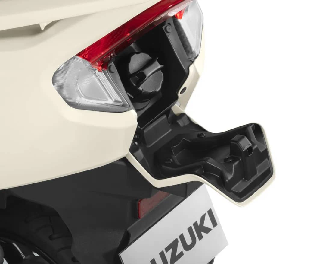 Tail-Mounted External Fuel Lid