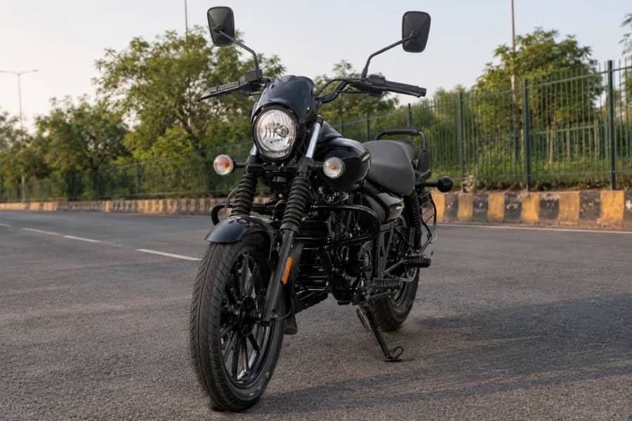 Bajaj Avenger 220 Street