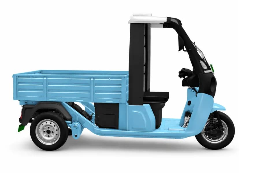 Bajaj Riki C40 EV Sky Blue color