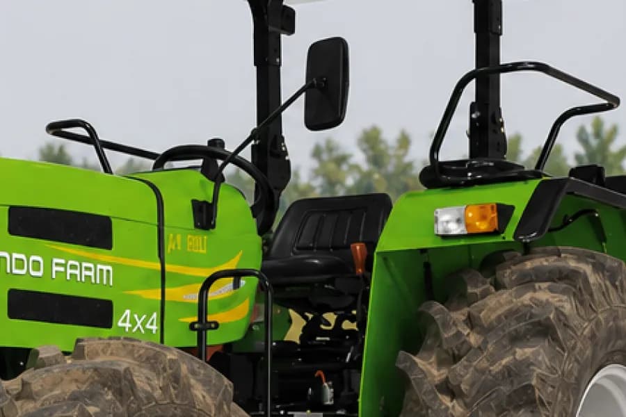Indo Farm 4110 DI Seat & Mirror View
