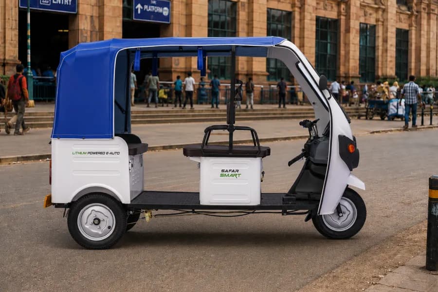 Kinetic Green Safar Smart Right Side View