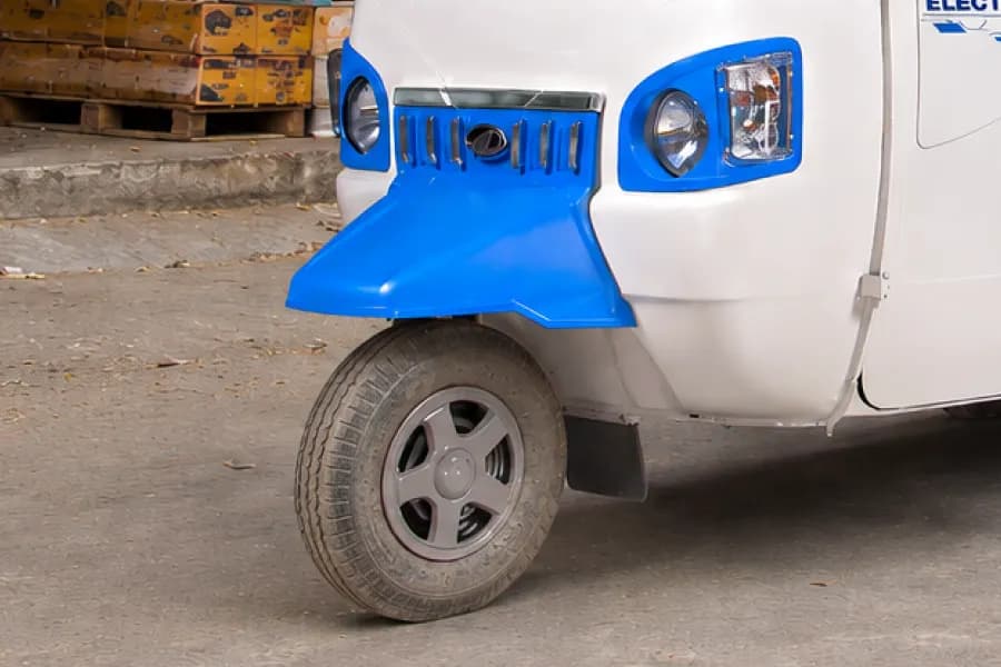 Mahindra Zor Grand DV Front Wheel View