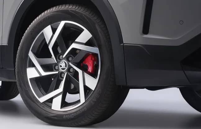 Dual-Tone Alloy Wheels