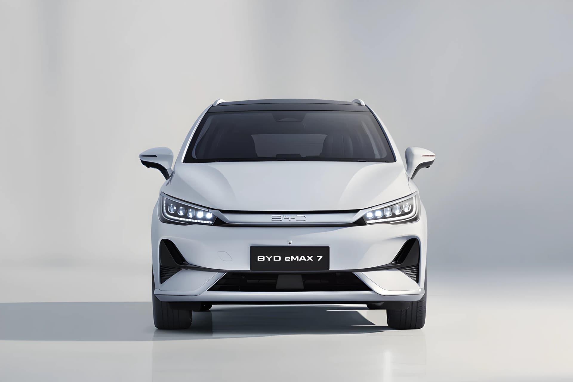 BYD eMax 7 Images (Front View)