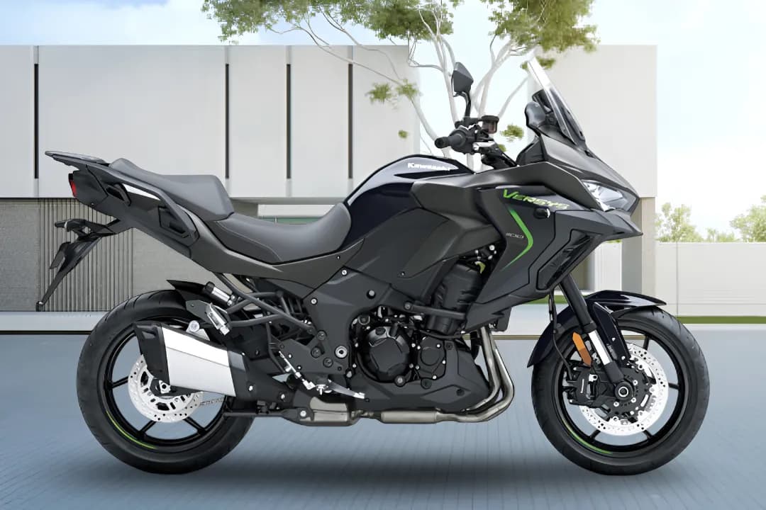 Kawasaki Versys 1100 Right Side View