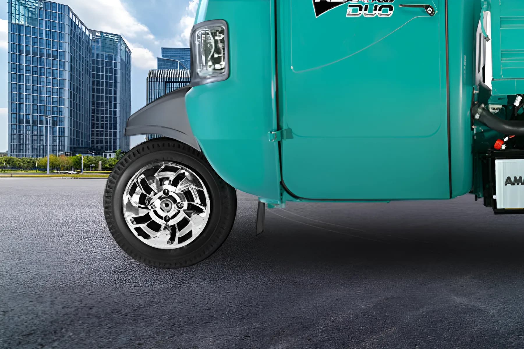 Mahindra Alfa Plus Duo Front Tyer View