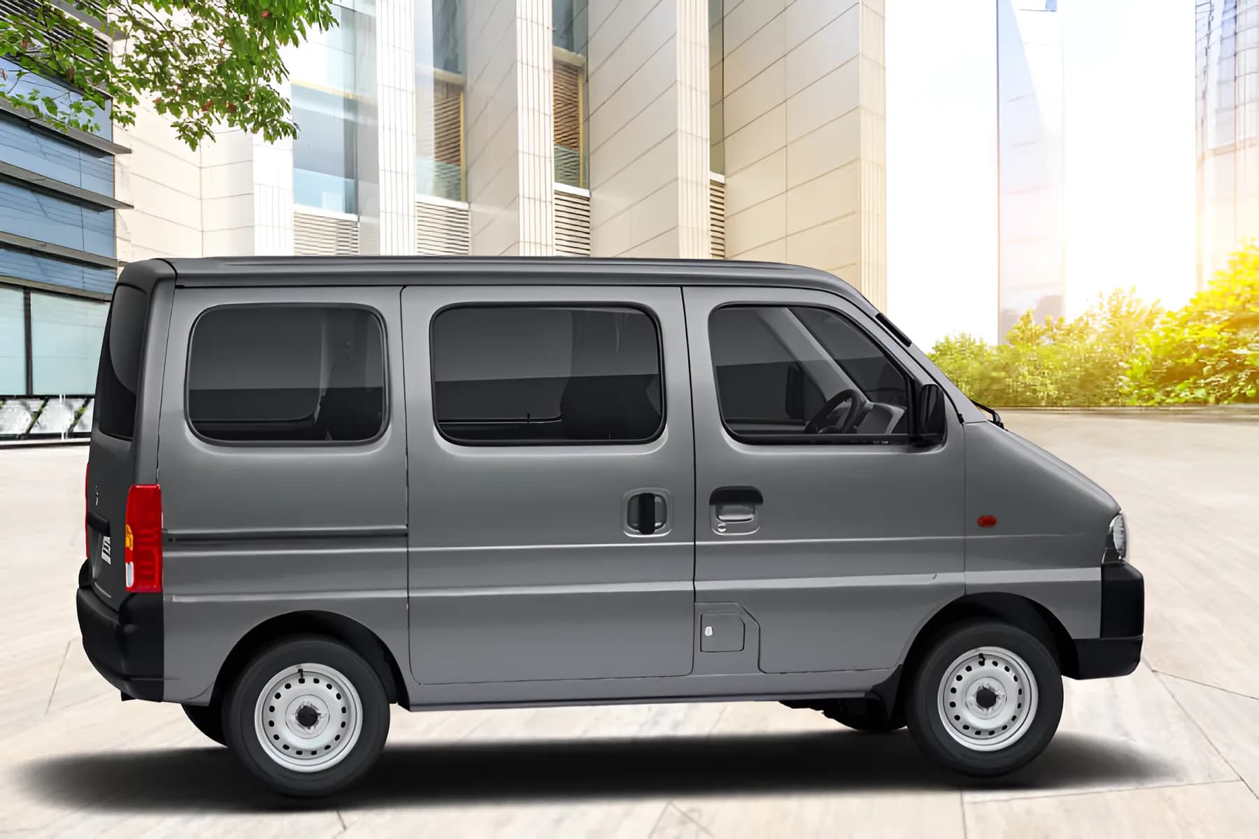 Maruti Suzuki Eeco Right Side View