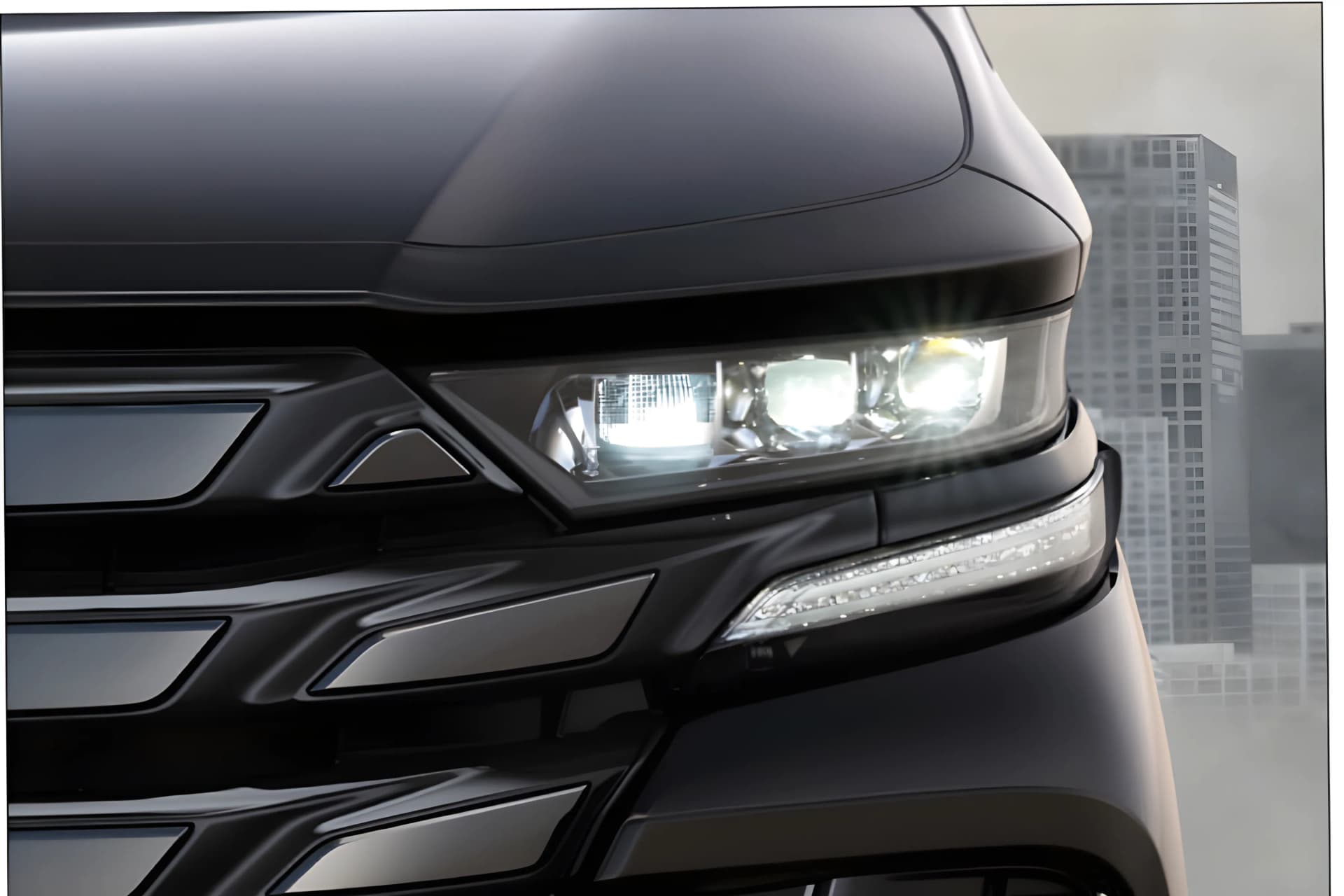 Toyota Vellfire Headlight View