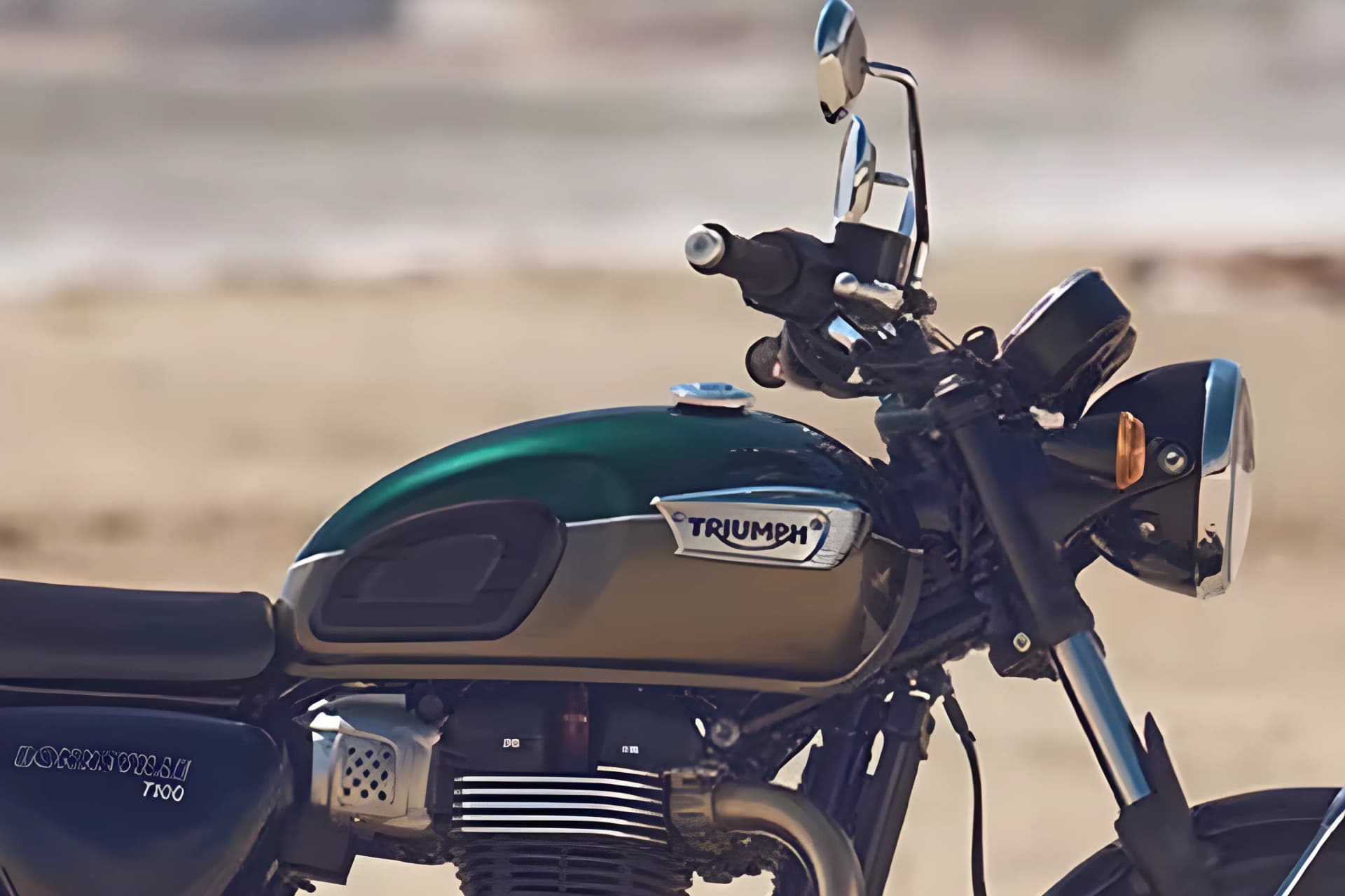 Triumph Bonneville T100 Fuel Tank View