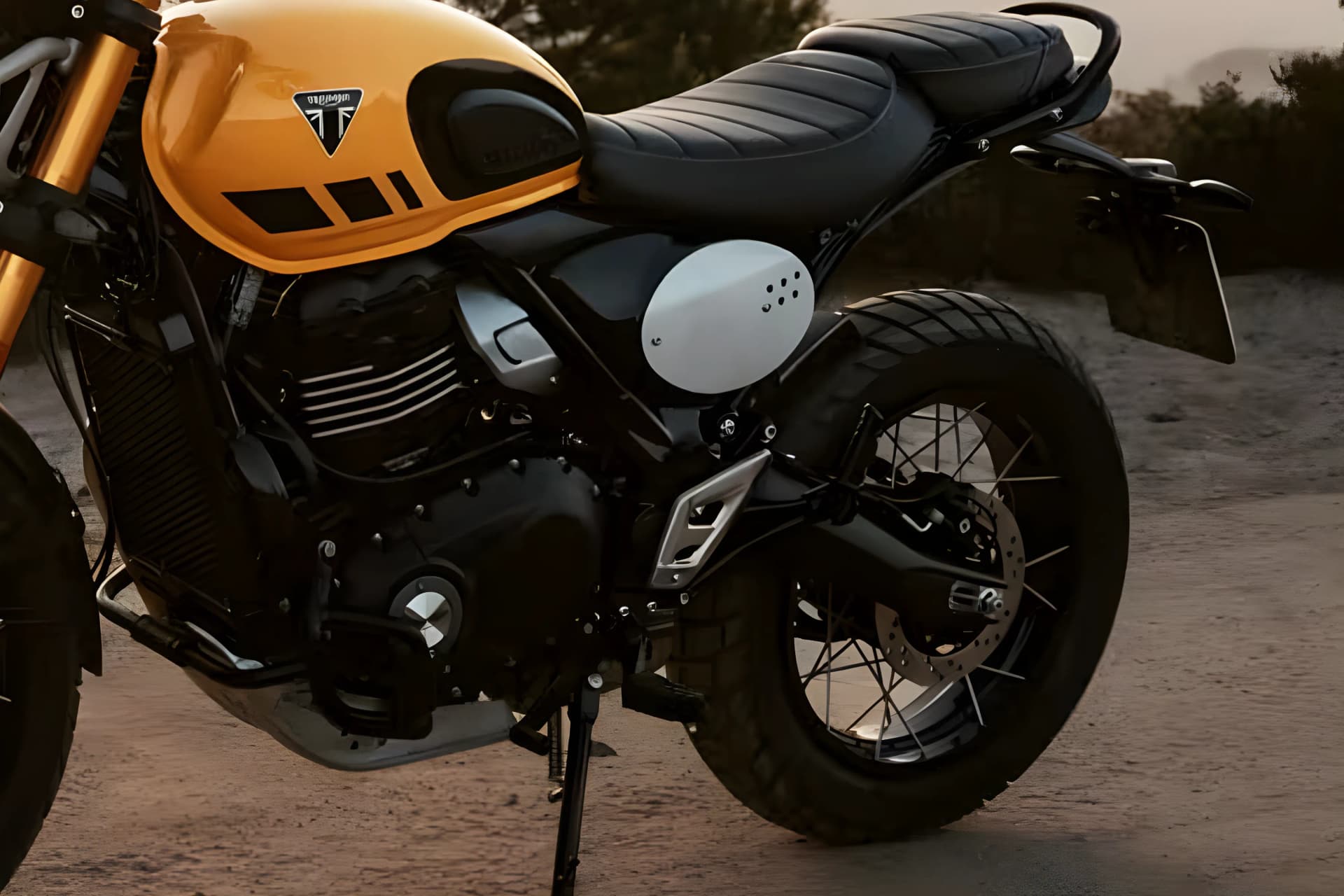 Triumph Scrambler 400 XC Stand View