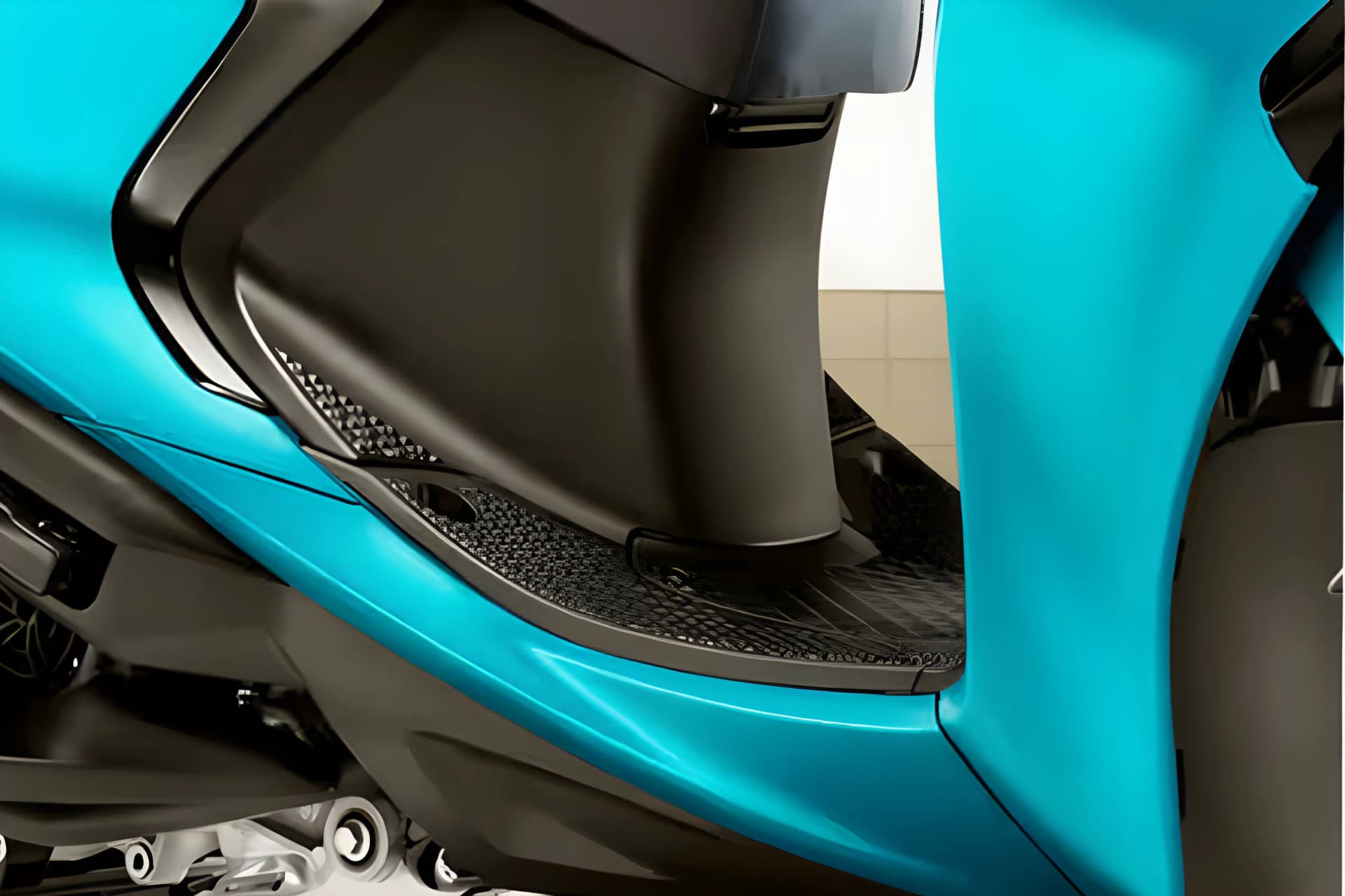 Yamaha Fascino 125 Fi Hybrid Floorboard View