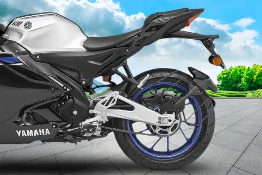 Yamaha R15M Chain View