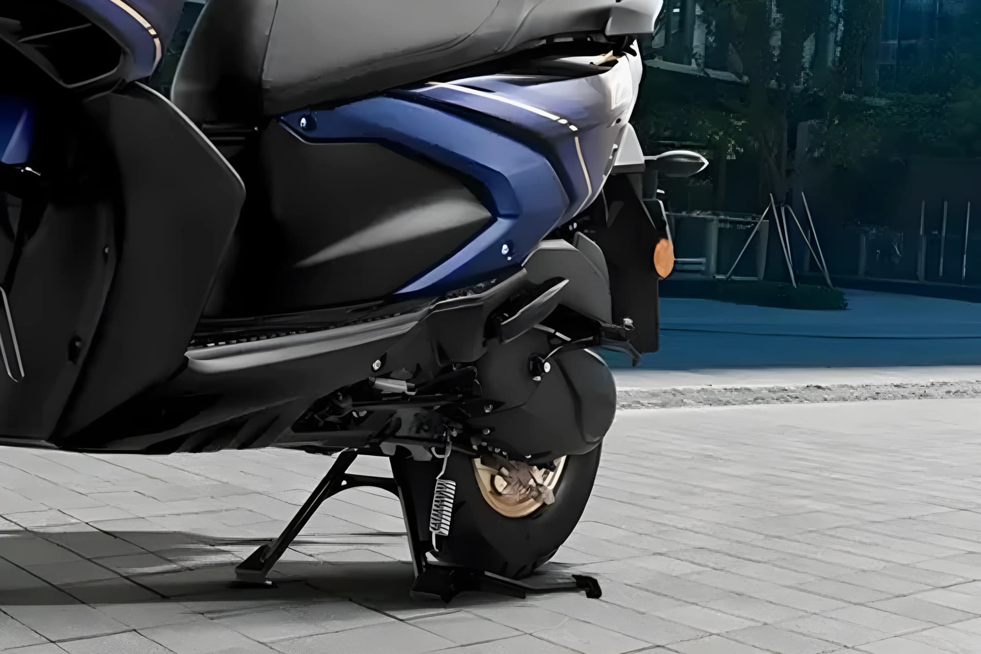 Yamaha Ray ZR 125 Fi Stand View